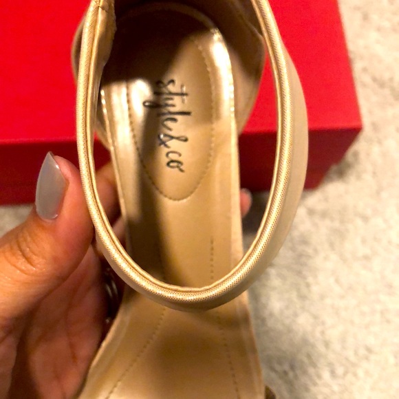 Sandals - Picture 6 of 9